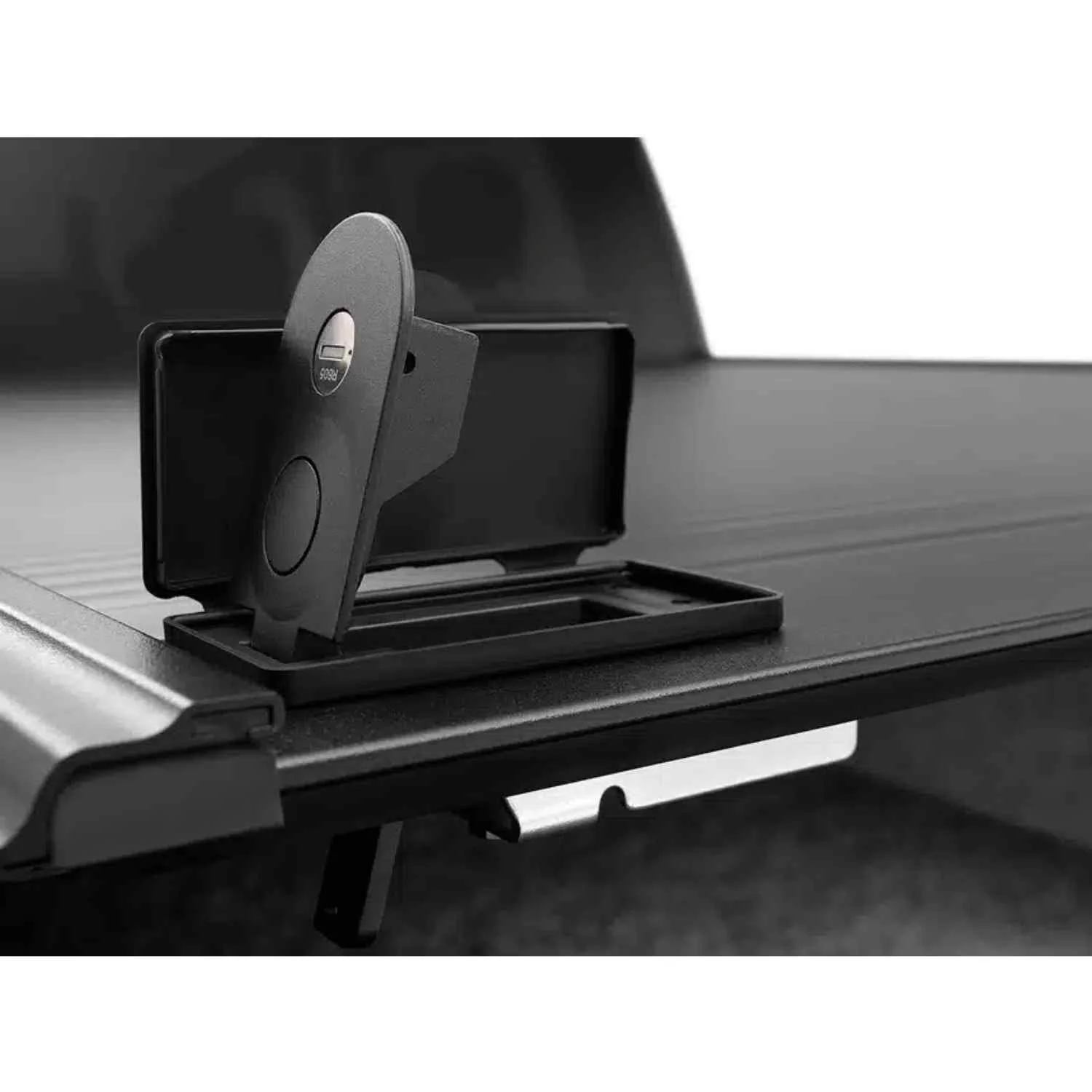 RetraxONE MX Chevy & GMC 1500 Manual Retractable Tonneau Cover - Image 6