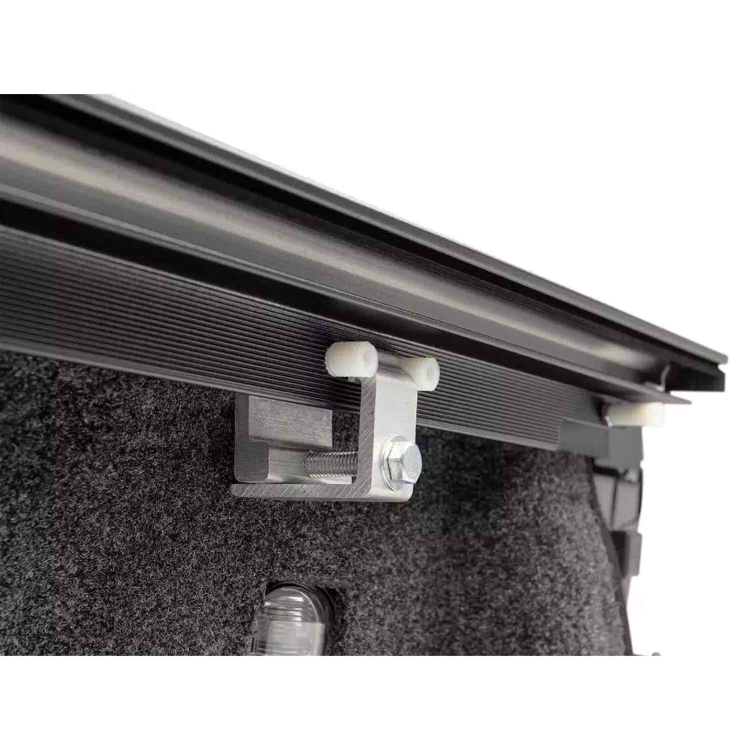 RetraxONE MX Chevy & GMC 1500 Manual Retractable Tonneau Cover - Image 7