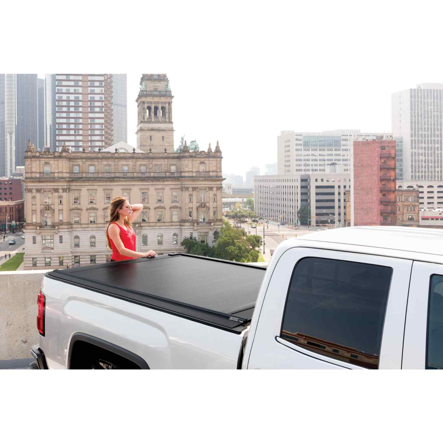 RetraxONE MX Tacoma Manual Retractable Tonneau Cover - Image 12