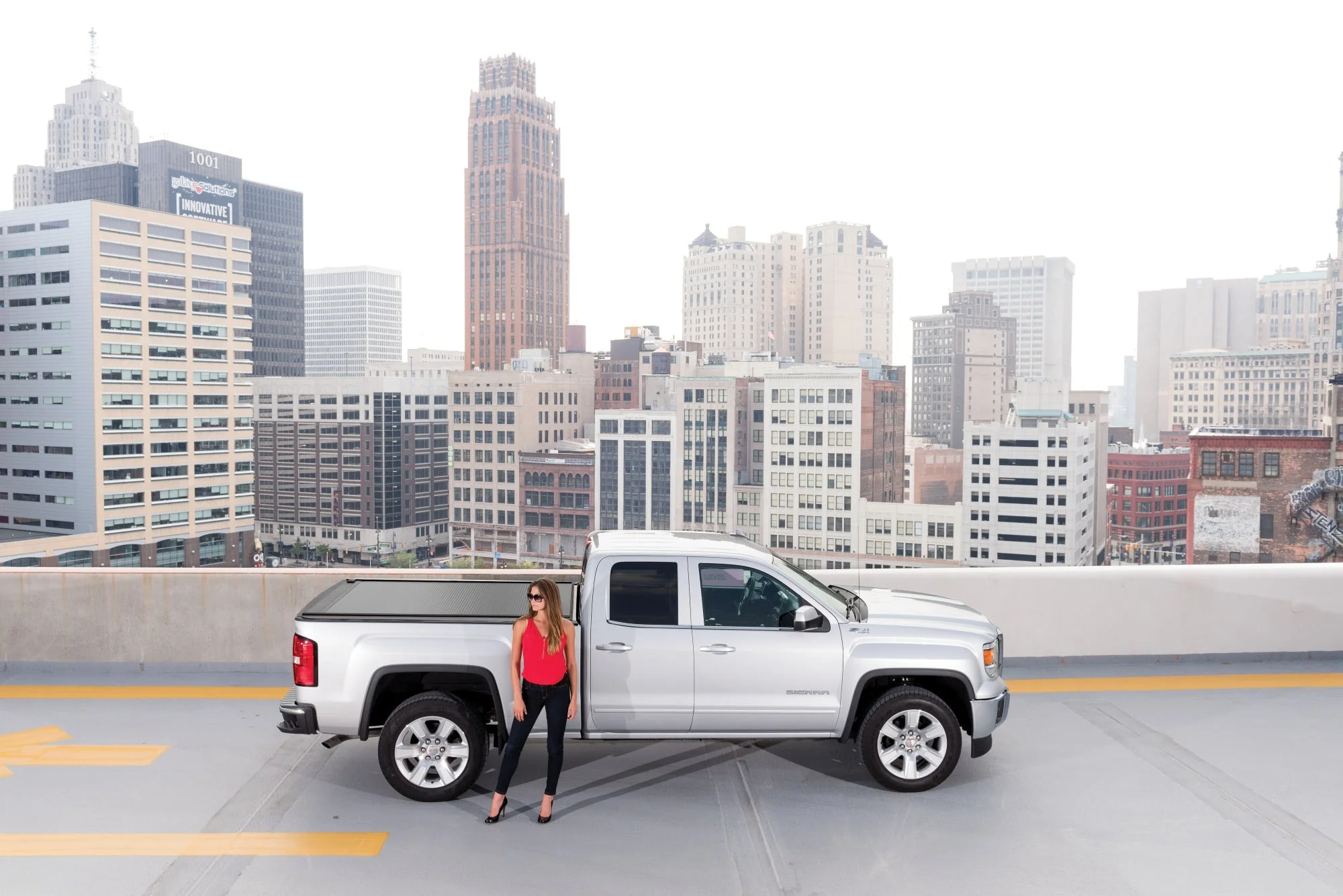 RetraxONE MX Tacoma Manual Retractable Tonneau Cover - Image 13