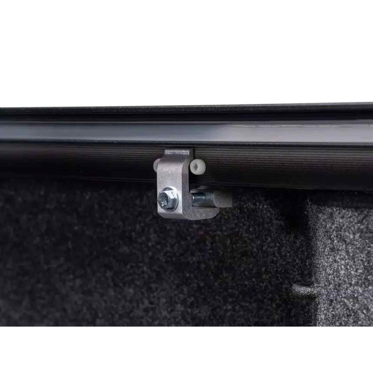RetraxPRO MX GMC 1500 And Chevy Manual Retractable Tonneau Cover - Image 8