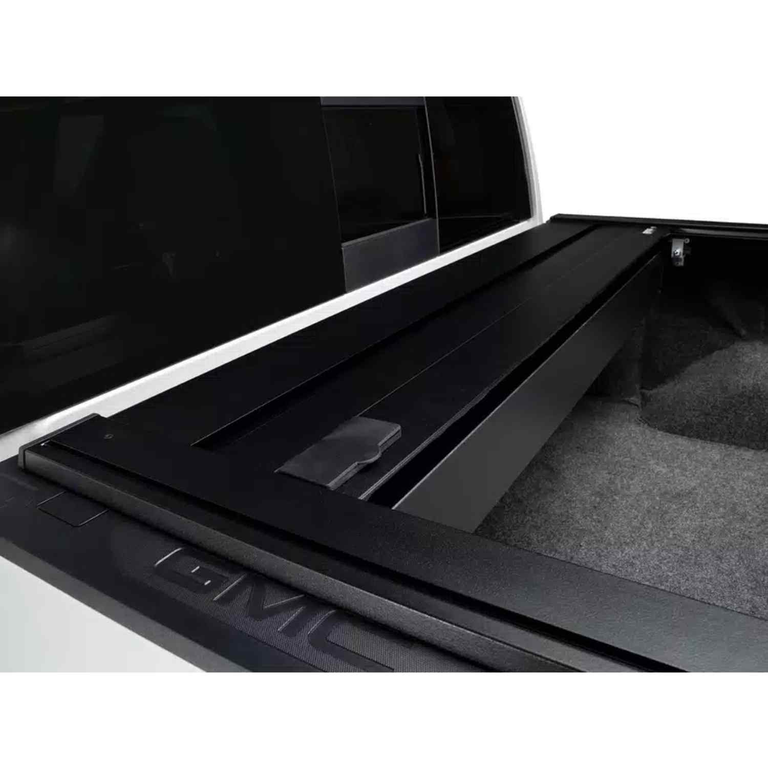 RetraxPRO XR GMC And Chevy 1500 Manual Retractable Tonneau Cover - Image 10