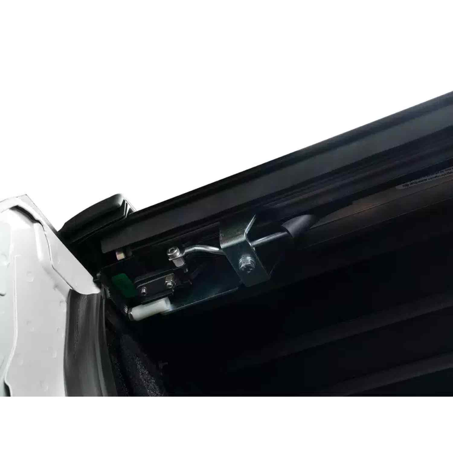 RetraxPRO XR GMC And Chevy 1500 Manual Retractable Tonneau Cover - Image 11