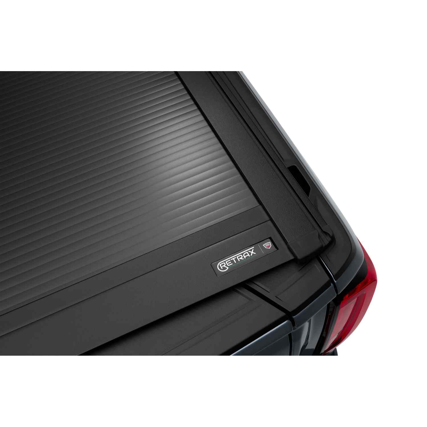 RetraxPRO XR GMC And Chevy 1500 Manual Retractable Tonneau Cover - Image 16