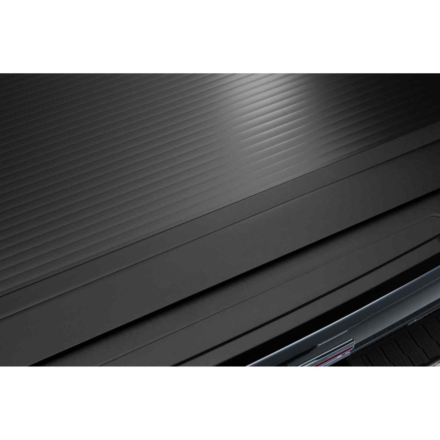 RetraxPRO XR GMC And Chevy 1500 Manual Retractable Tonneau Cover - Image 7