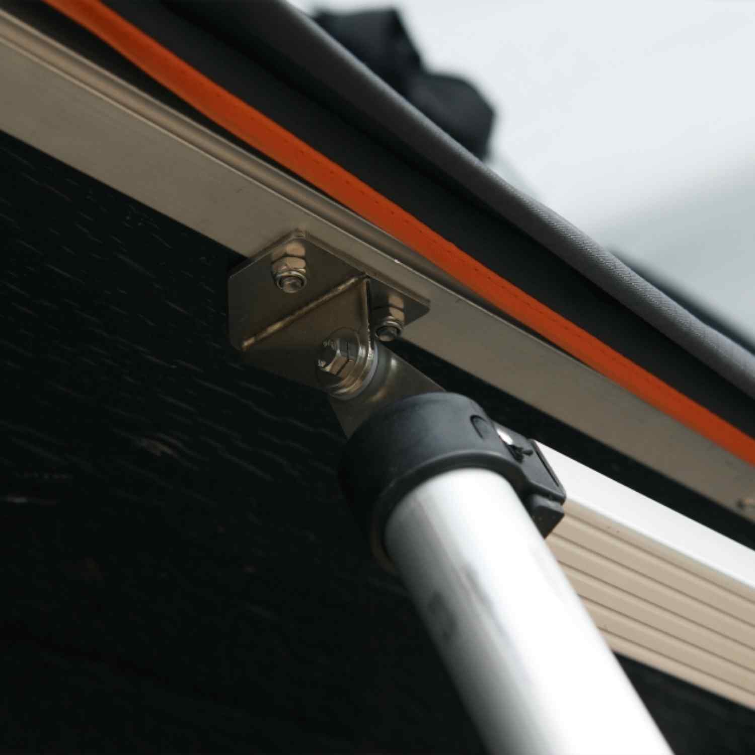 Trustmade Pioneer Fold-out Hard Shell Rooftop Tent - Image 4